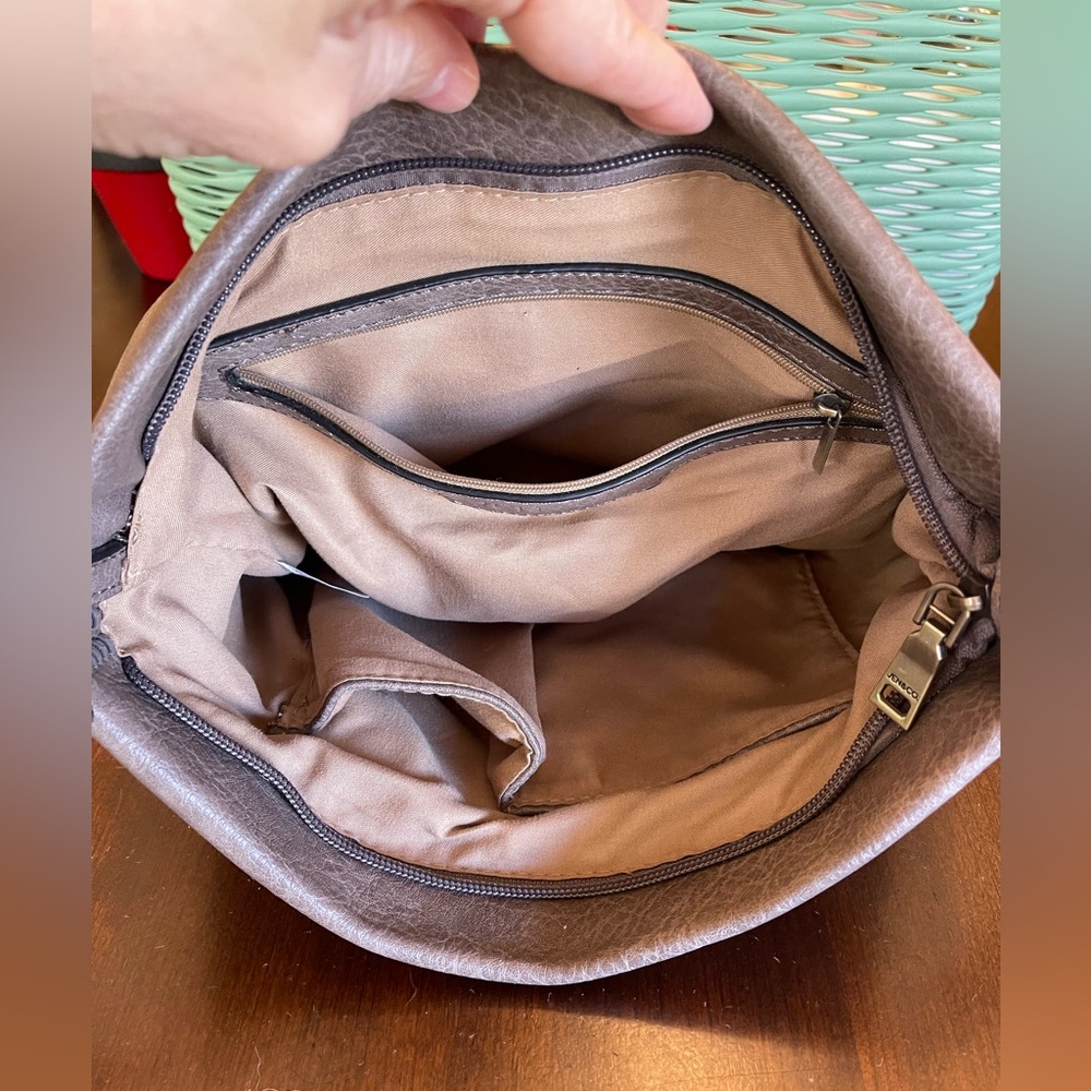 JEN & CO Marie Vegan Crossbody - Picture 5 of 10